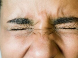 Sharp eye pain when blinking - eye hurts when blinking