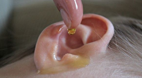 olive-oil-home-remedy-for-itchy-ears